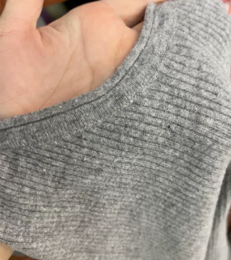 连体裤，羊毛的，垂坠感超级好。拍不出效果，...