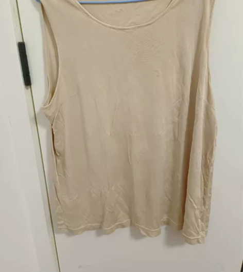 桑蚕丝女士背心长71.宽56 感兴趣的话点...