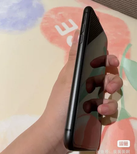 女生用的iPhone 11,外观完美无瑕疵...