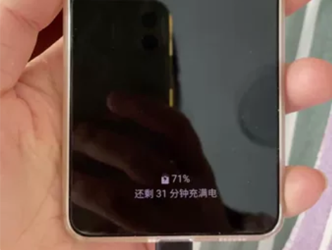 刚入手几天的三星S21国行256G,白色 ...