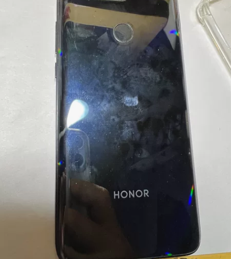 荣耀v20。  6?128自用无拆修。  ...