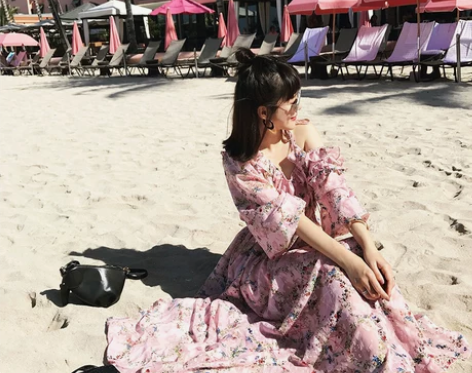 于momo裙子女夏新款时尚荷叶边长袖碎花连...