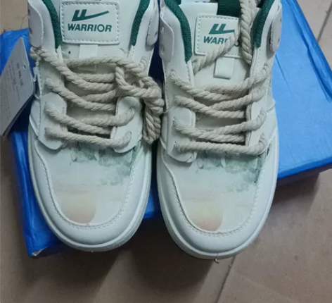 回力女士运动鞋,专卖店买的,穿大了,38码...