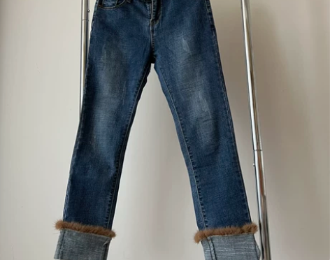 7成新，早秋加薄绒毛毛边牛仔裤 只穿过一次...