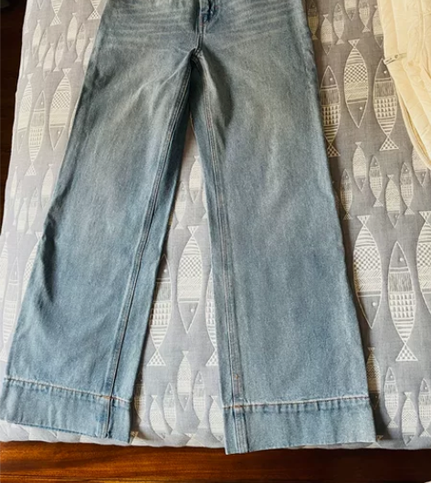 牛仔裤，直筒微喇，穿过两次，胖了，穿不了了...