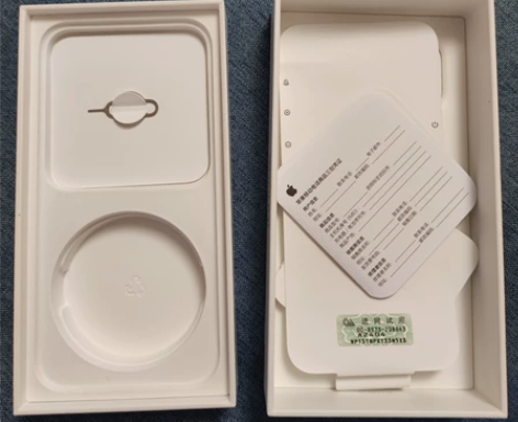苹果12绿色原装手机盒+取卡针，送手机壳一...