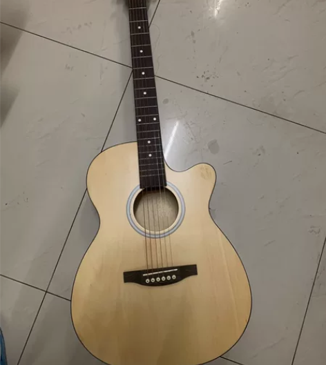 出吉他 未使用全新可小刀二月份之后出（因为...