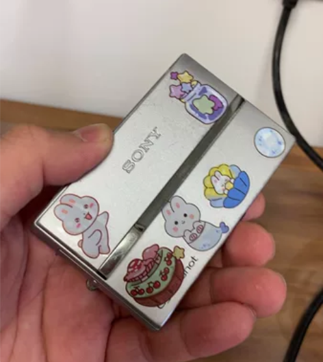 网红机型！索尼t9，功能全好，屏幕有轻微瑕...