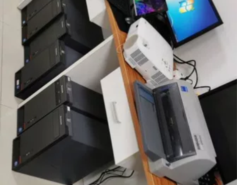 联想的品牌台式机可办公用，4g运行，320...