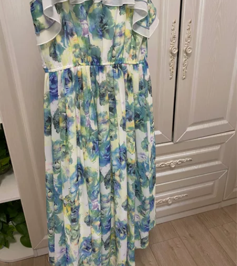 裙型：大摆型    图案：碎花 服装款式细...