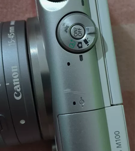 佳能微单EOS M100 有磕碰，其他的地...