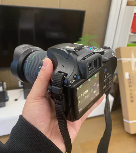 宾得PENTAX K-x单反相机，有一角摔...