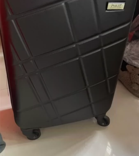 毕卡索拉杆箱,用过一次,还很新,黑色,,尺...