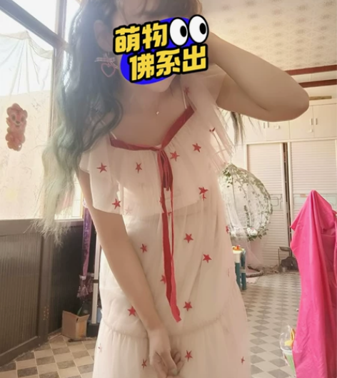 露肩连衣裙纱裙  感兴趣的话点“我想要”和...