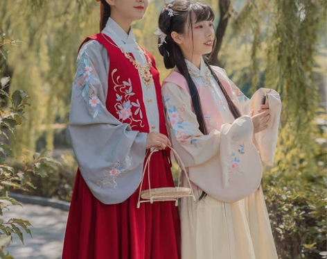 五五年（婉如）原创明制交领齐腰袄裙刺绣汉服...