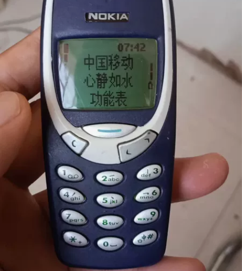 诺基亚3310裸机无电池,用7650电池测...