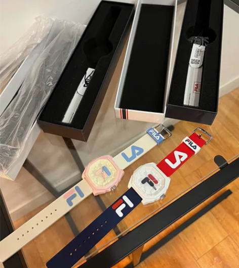 Fila/斐乐手表腕表 出两支 一支粉色一...