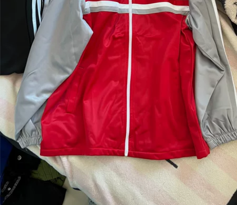 校服全新 只有蓝色外套是穿过了 其余都是全...