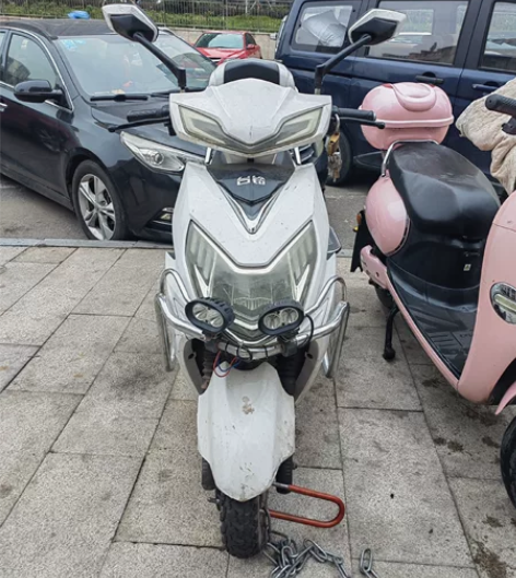 96V台铃电动车，纯白色的外观，驾驶体验感...