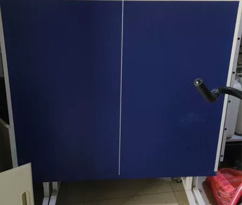 双鱼儿童乒乓球桌，带滑轮带折叠。东西在西安...