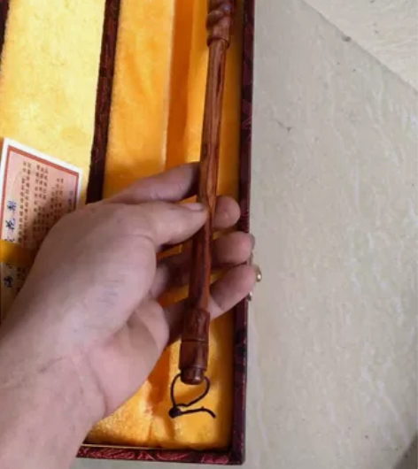 正宗海南黄花梨 毛笔，毛孔径1.3，杆子一...