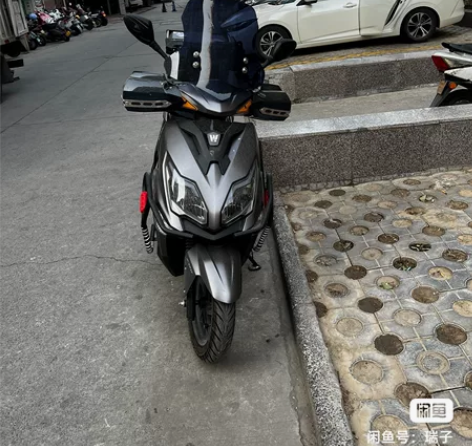 豪爵AFR125踏板摩托车，上牌2个多月1...