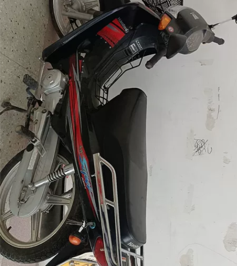 一手精品豪爵摩托车，两把钥匙，在家自用方面...