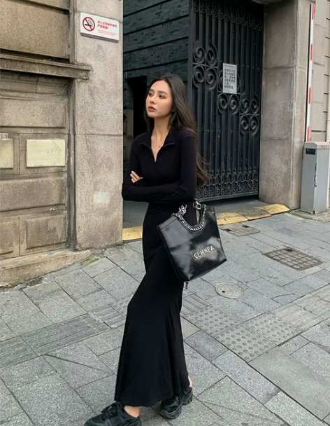 针织连衣裙女秋冬翻领收腰显瘦包臀裙黑色修身...