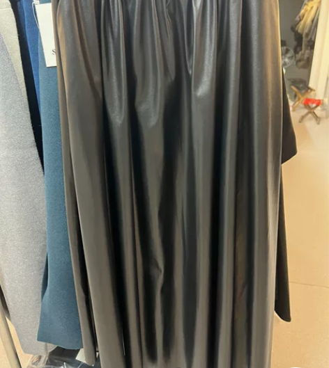 全新大伞PU皮裙，大摆裙半身裙，皮质柔软，...