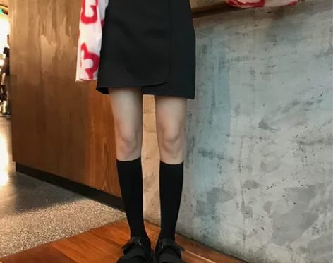 花田橱窗 黑色a字裙不规则港风气质裙子高腰显瘦半身裙包臀短裙...