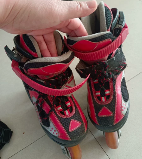 图是实物，31－35码轮滑鞋，旺顺金阁附近...