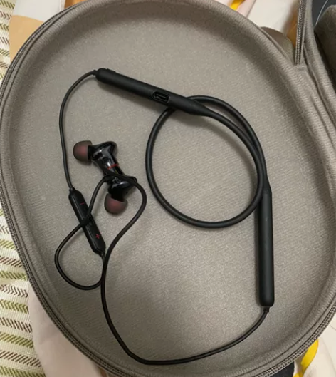 一加耳机，八成新，基本吃灰 感兴趣的话点“...