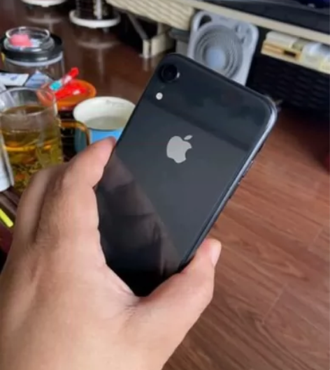 苹果8 64G 9新800元 感兴趣的话...