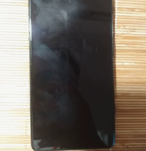 红米K40游戏增强版8+128贱卖，屏幕有...