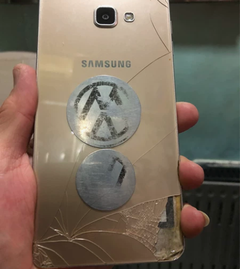 三星手机 不开机了，当配件卖 感兴趣的话点...