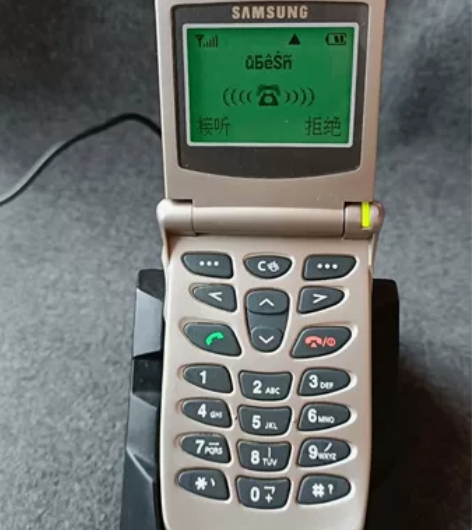 三星800c手机一部，可以接打电话，老手机...