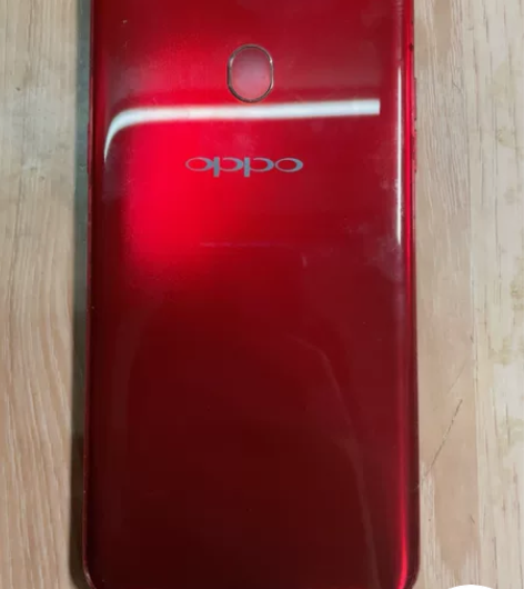 Oppo R 15梦境版，自用机。外观磕碰...