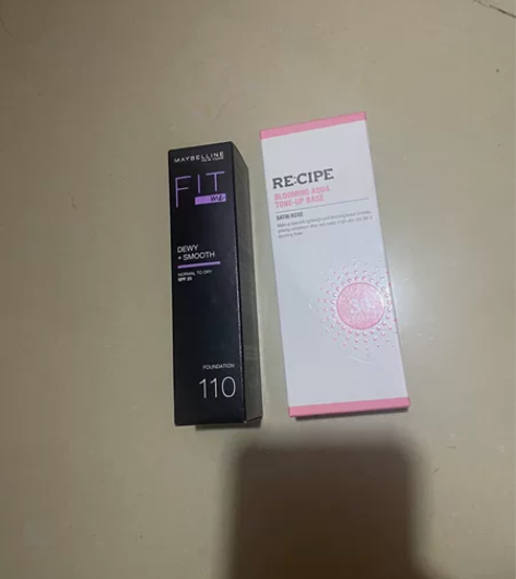 美宝莲粉底水润版110 万能色号。闲置一瓶...