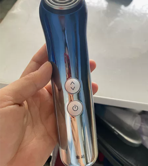 雅萌美容仪 今年初老爸测评买的。凝胶还有两...