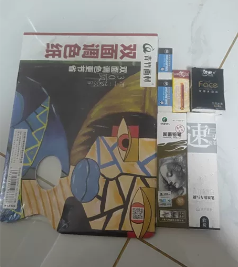 一个青竹的调色盘 一盒青竹专用速写炭笔一盒...