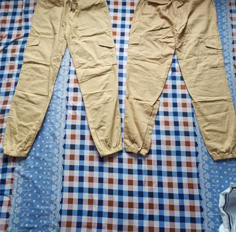 工装裤子两条 全新，颜色、款式都一样。有色...