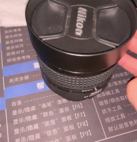 尼康85 1.4D镜头，镜片完美无灰，使用...