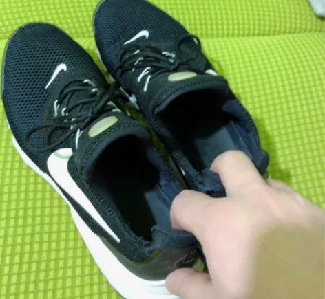 NIKE耐克男运动鞋，成色自观，无破损，已...