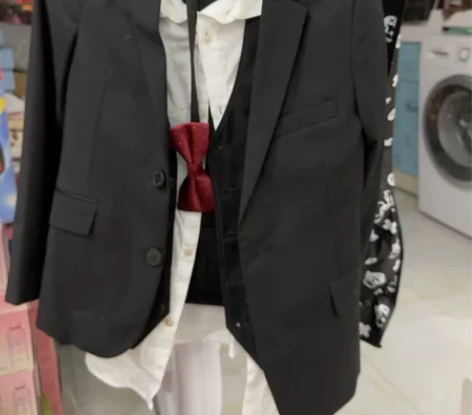 演出服一套，儿子之前小提琴表演就穿了一次。...