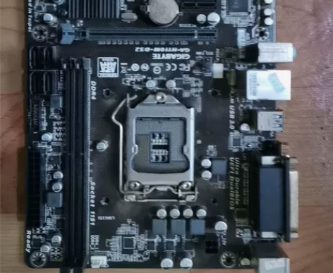 技嘉GA-H110M-DS2主板，成色如图...