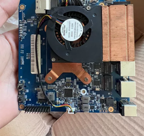 J4125主板  有十片 带4g 内存 1...