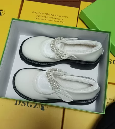 包邮全新38码白色软皮玛丽珍单鞋！样品处理...