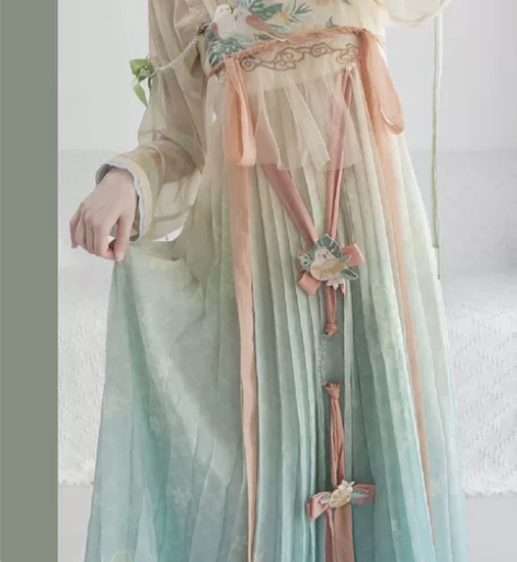 七月夕栀夏汉服全新吊牌未拆,送朋友对象正好...