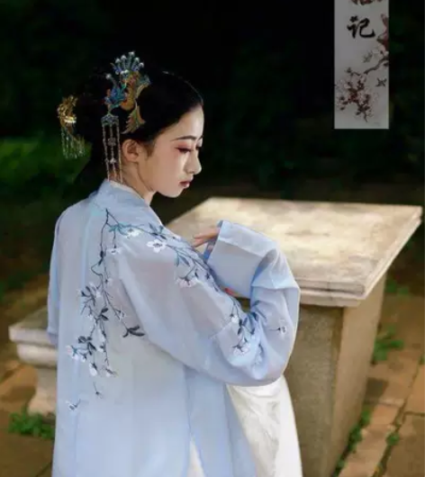 【出】春拾记 素月青 褙子 状态：试穿一次...