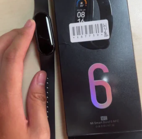 小米手环6 NFC 屏幕有划痕 包装有些破...